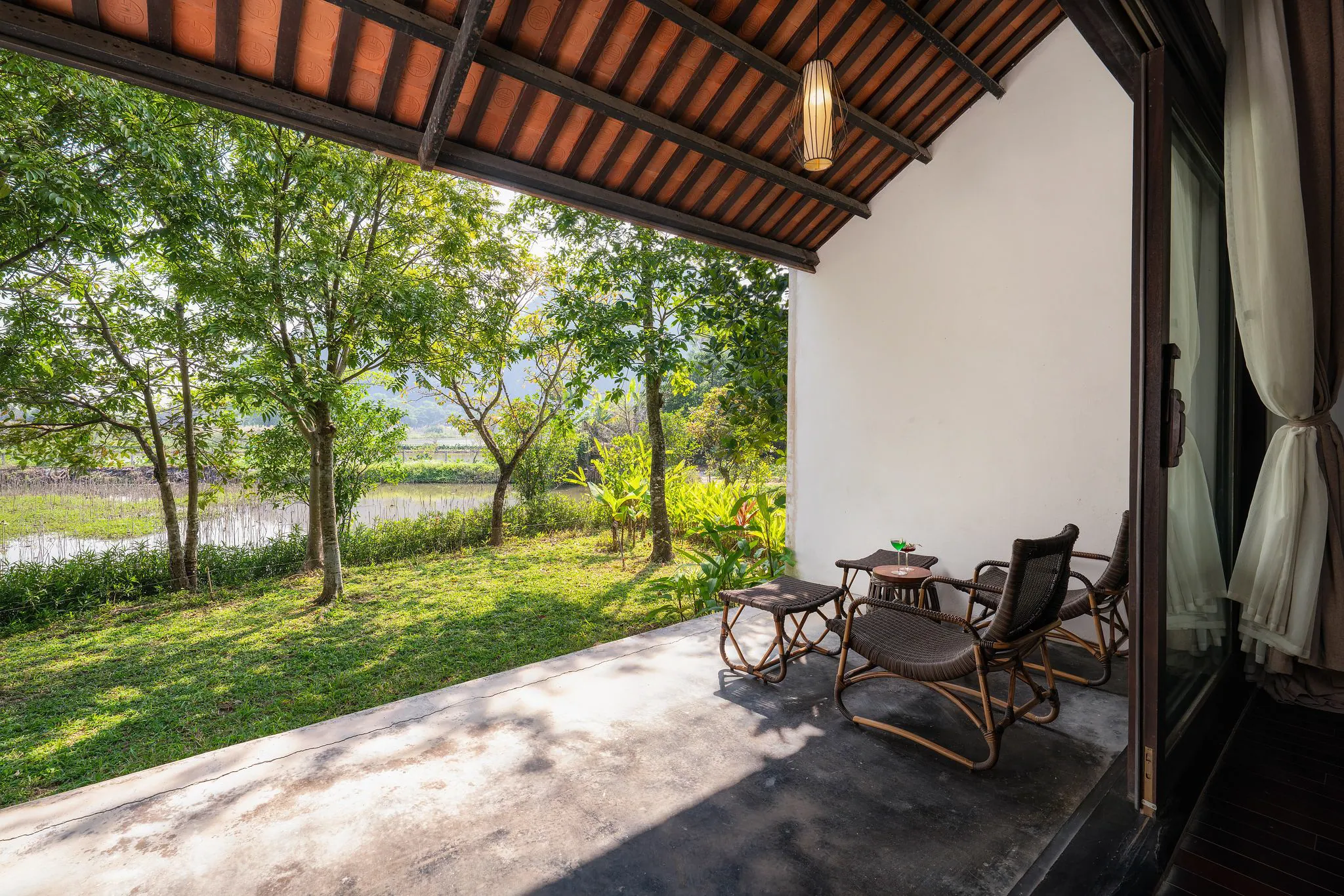 Hiên nghỉ của Aravinda Suite Villa