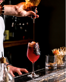 Pha chế cocktail Smoked Berry Old Fashioned