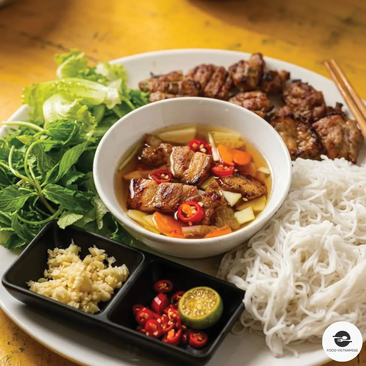 Bún chả Ninh Bình cùng rau sống