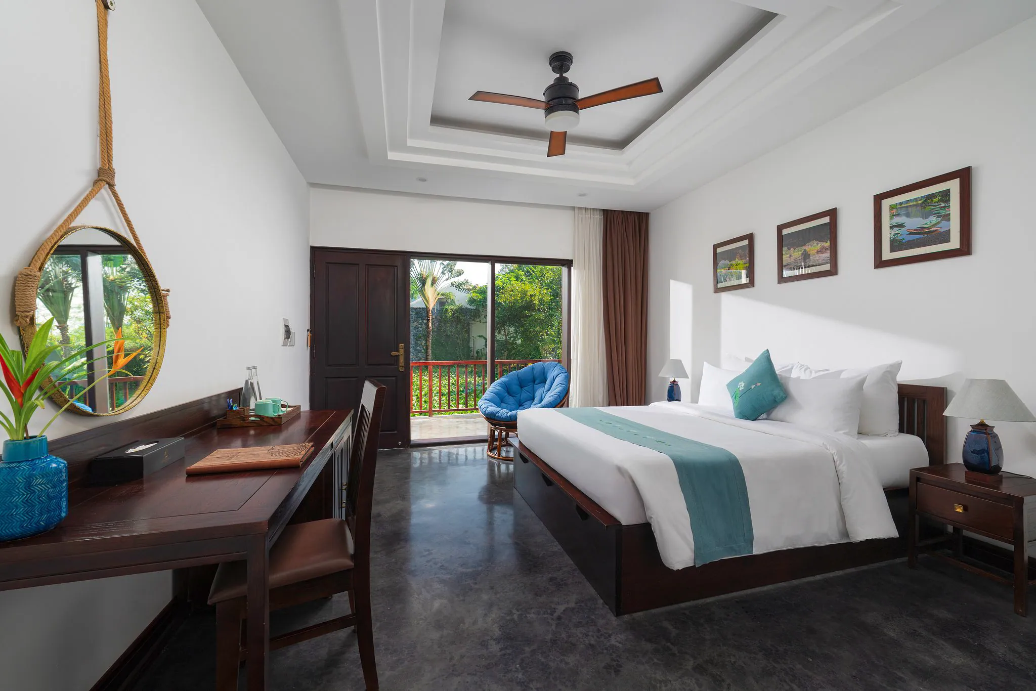 Một góc khác của phòng Lotus Lake Classic